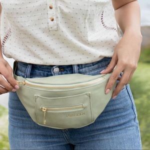 ✨FAWN DESIGN fawny pack✨